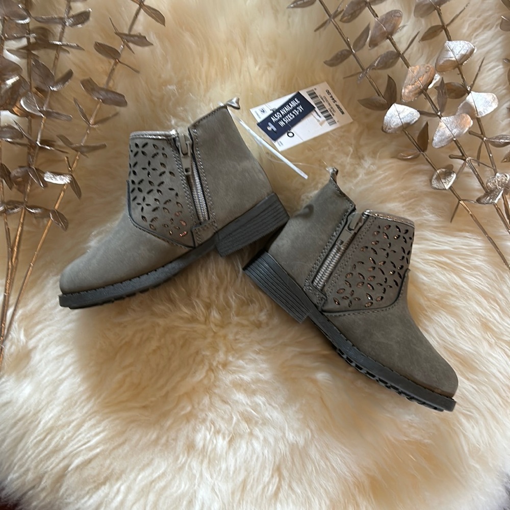 NWT Toddler girl’s OshKosh B’Gosh gray zip up ankle shooties booties fall boots!
